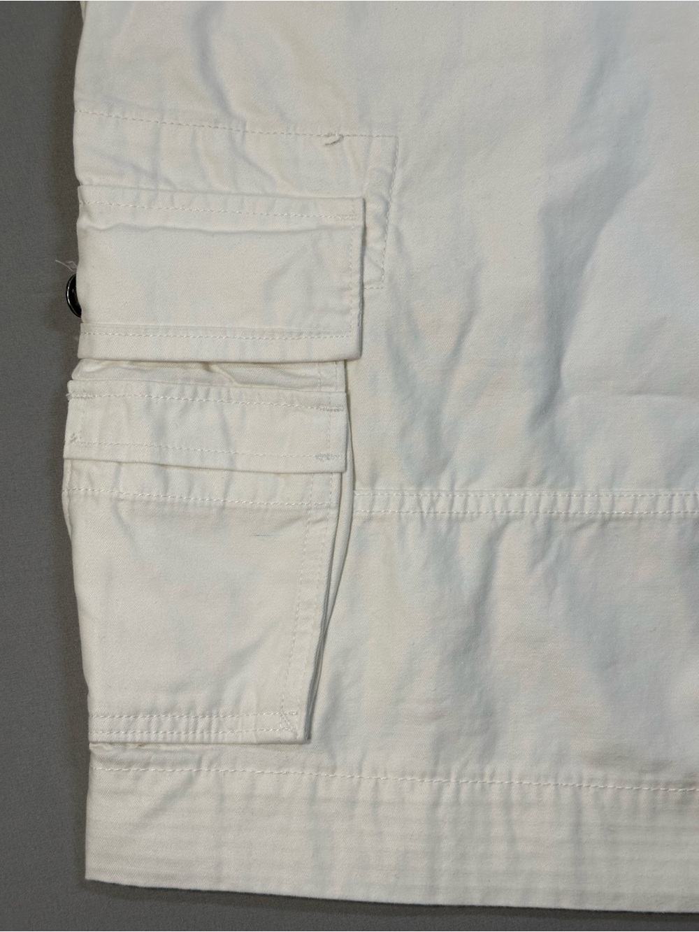 NWT Levi's Squad Cargo Shorts, White - Mens 32 - Picture 9 of 15